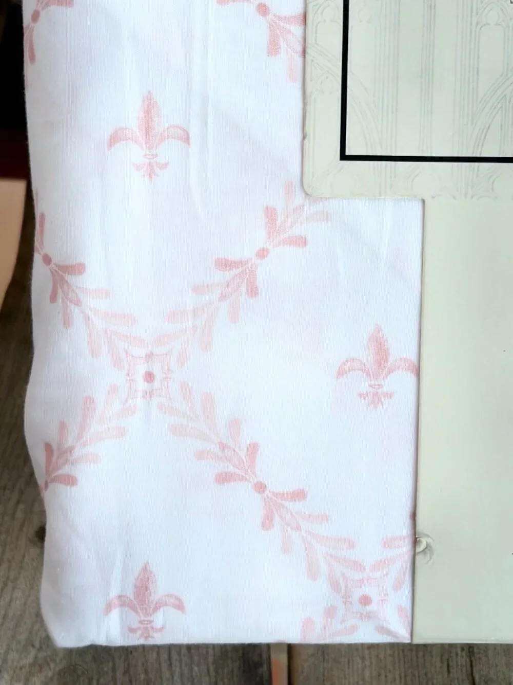 Historic Royal Palaces King Plaster Pink Fleur De Lis 100% Cotton Sheet Set